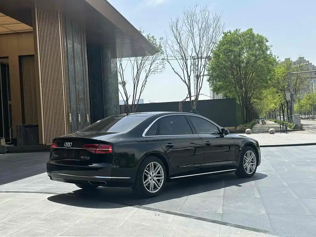 Audi A8 2017 — фото 3