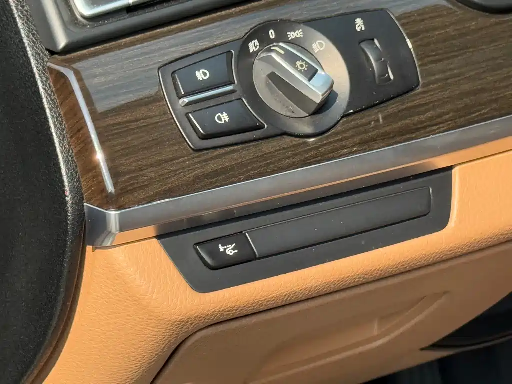 BMW 7 Series 2015 — фото 25