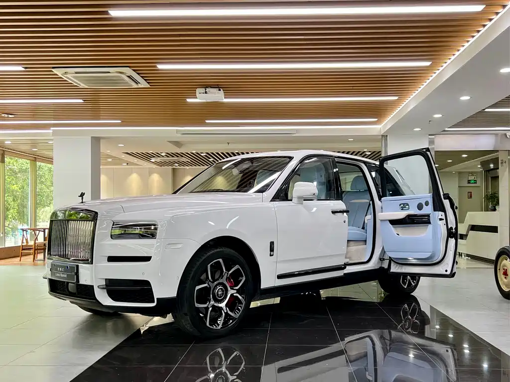 Rolls-Royce Cullinan 2024 — фото 6