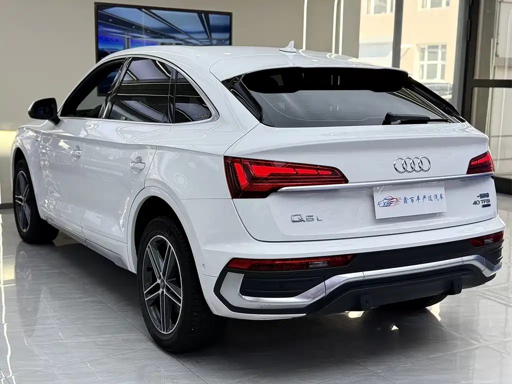 Audi Q5L Sportback 2023 — фото 8