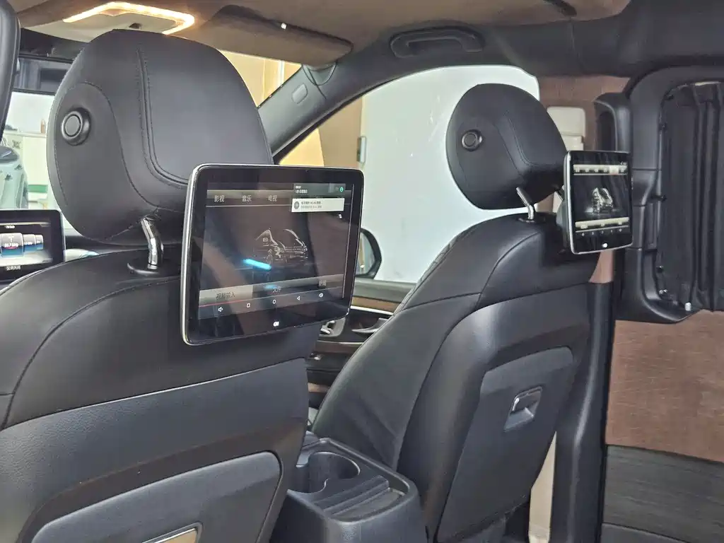 Mercedes-Benz V-Class 2018 — фото 15