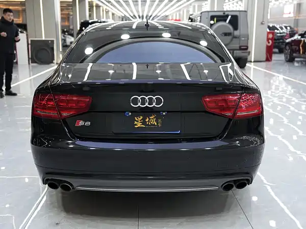 Audi S8 2013