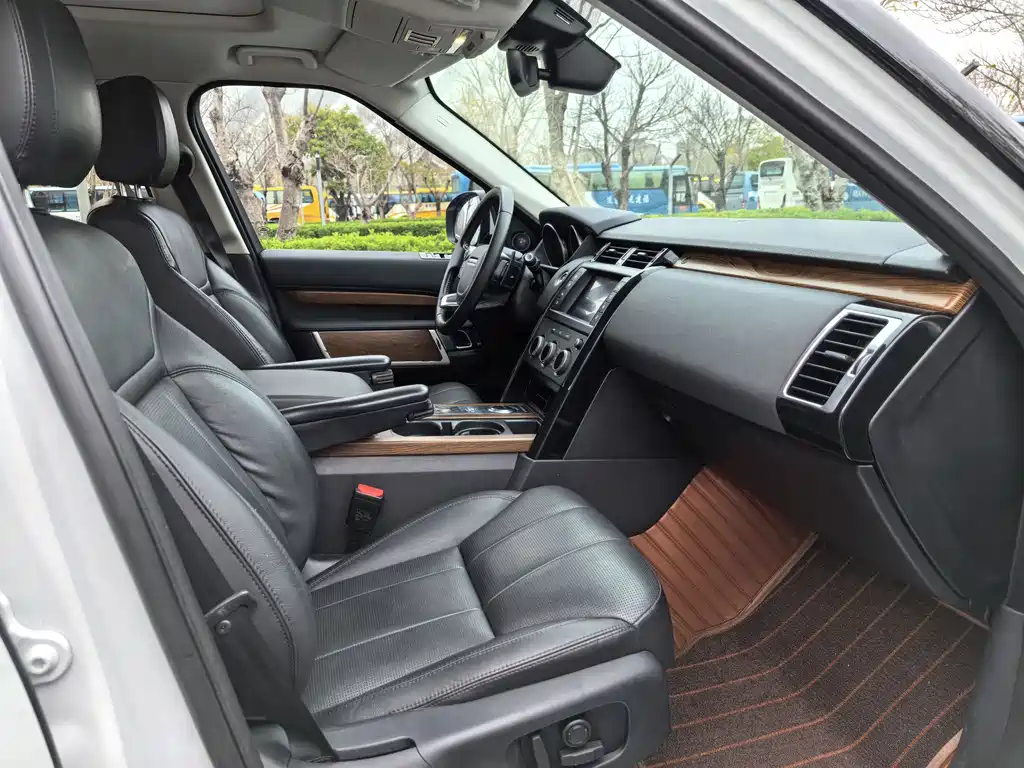 Land Rover Discovery 2019 — фото 11