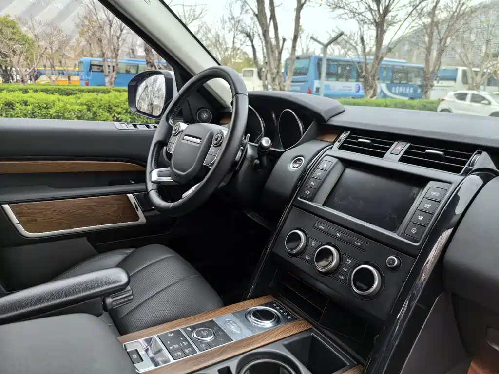 Land Rover Discovery 2019 — фото 13