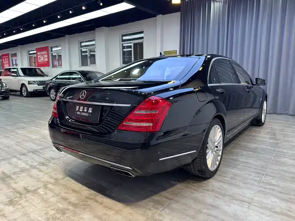 Mercedes-Benz S-Class 2012