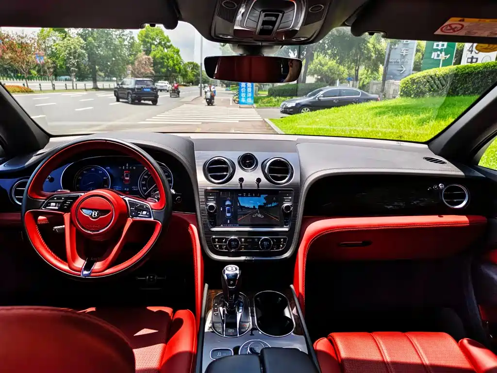 Bentley Bentayga 2018 — фото 16