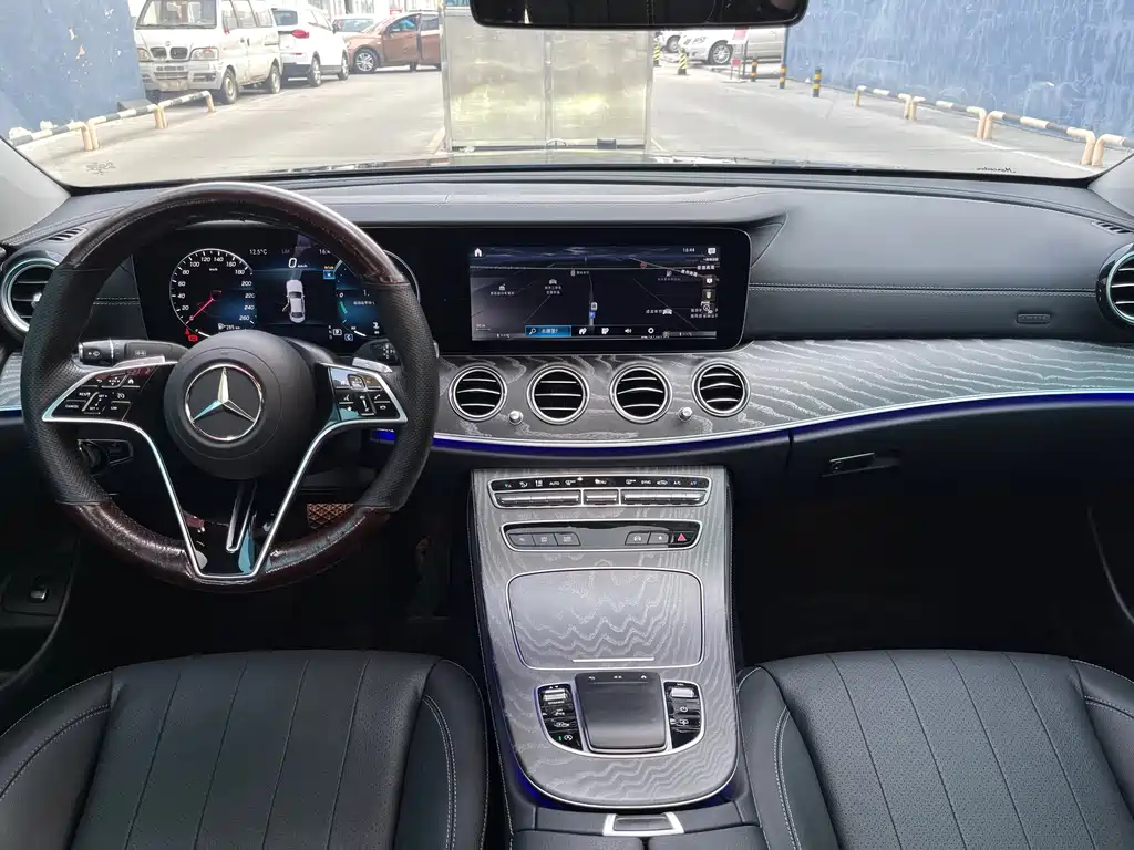 Mercedes-Benz E-Class 2022 — фото 13