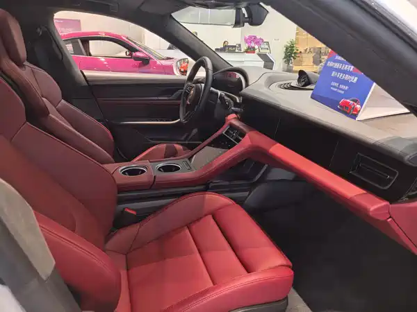 Porsche Taycan 2024