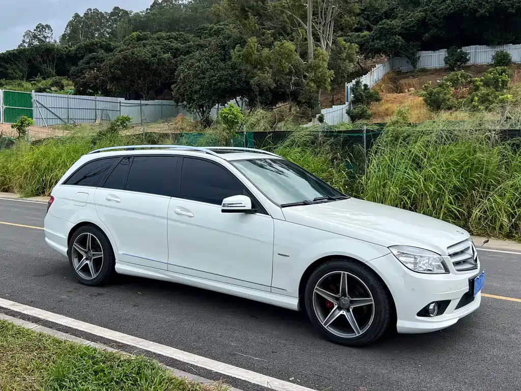 Mercedes-Benz C-Class 2010 — фото 4