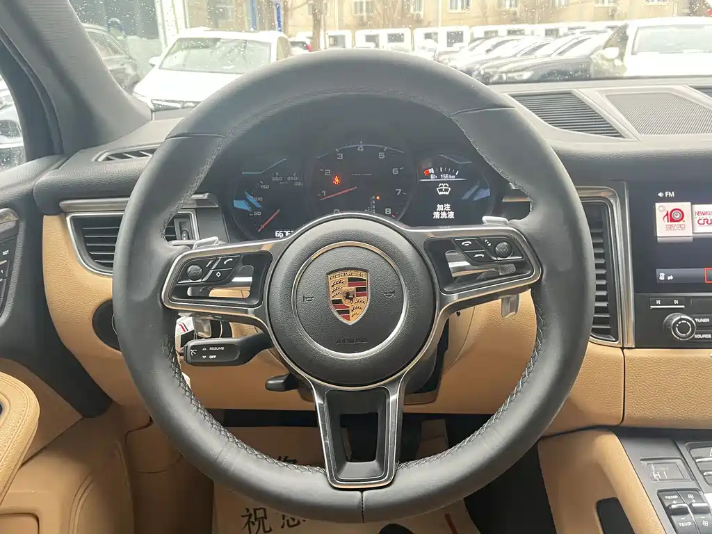 Porsche Macan 2018 — фото 15