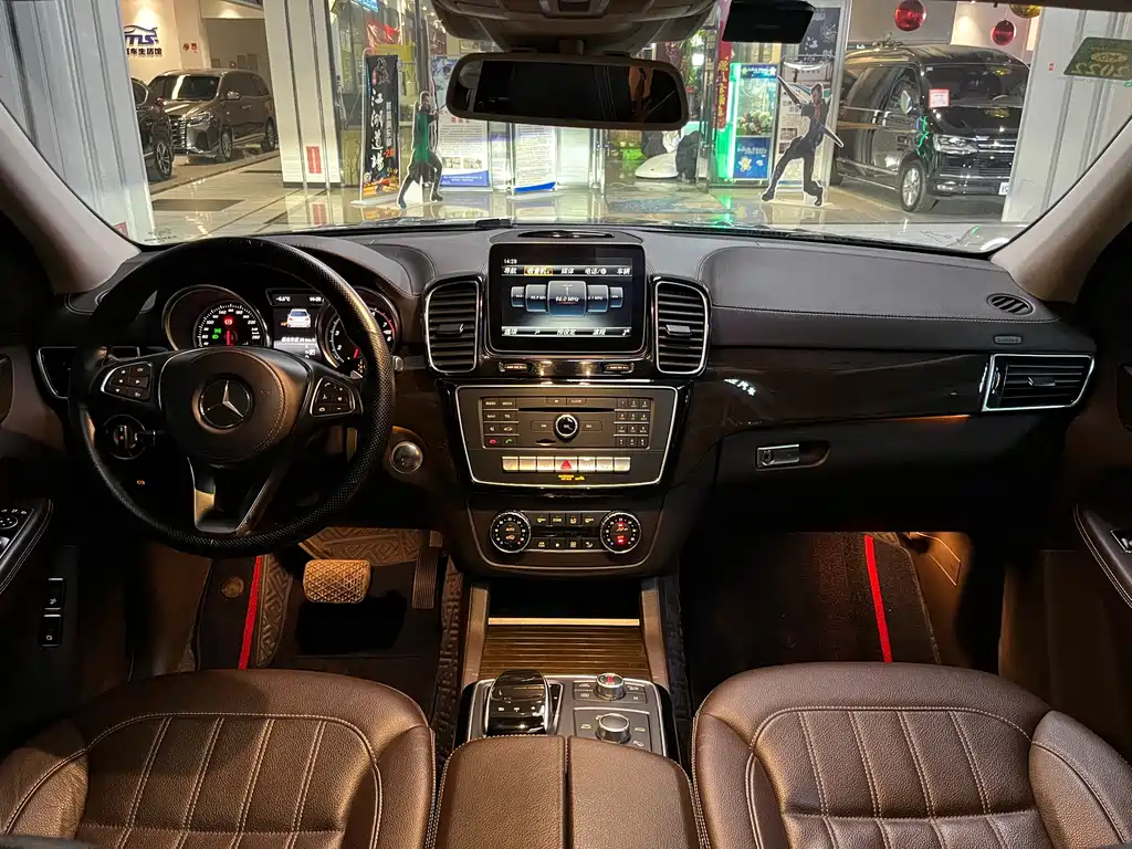 Mercedes-Benz GLS 2018 — фото 15