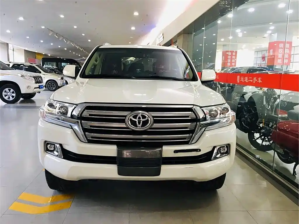 Toyota Land Cruiser 2017 — фото 1