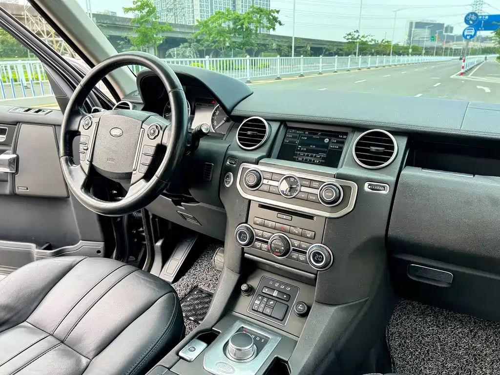 Land Rover Discovery 2015 — фото 9