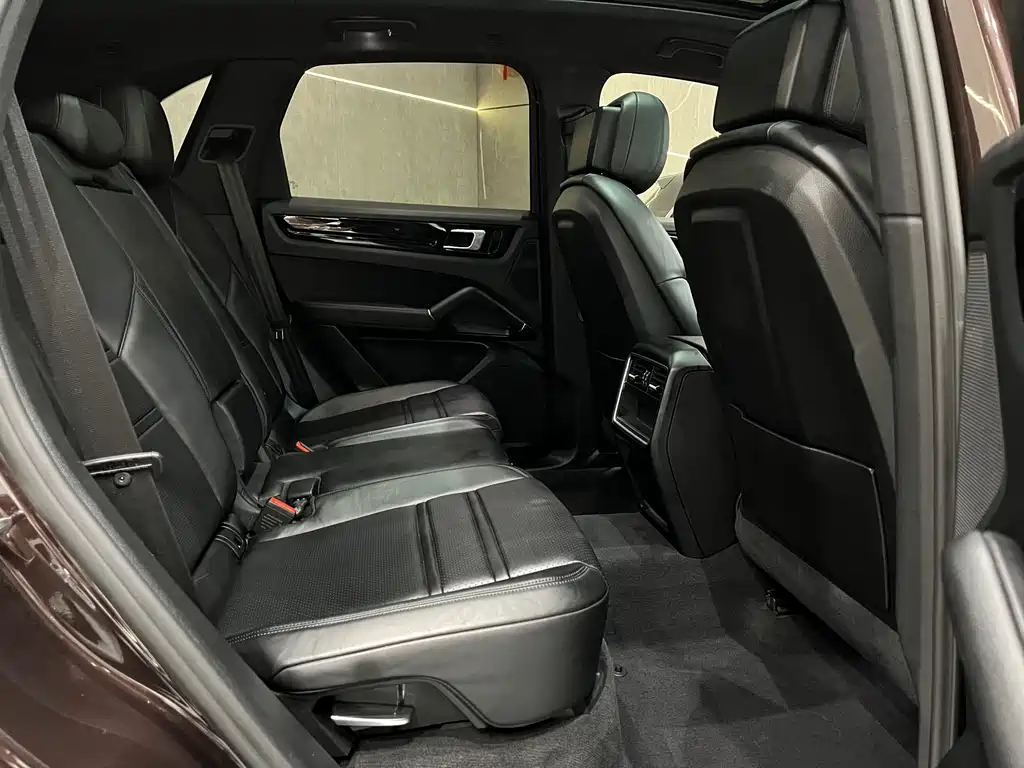 Porsche Cayenne 2018 — фото 27