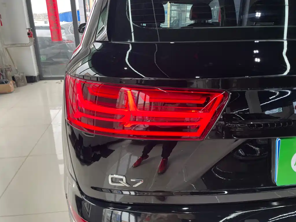 Audi Q7 2016 — фото 29