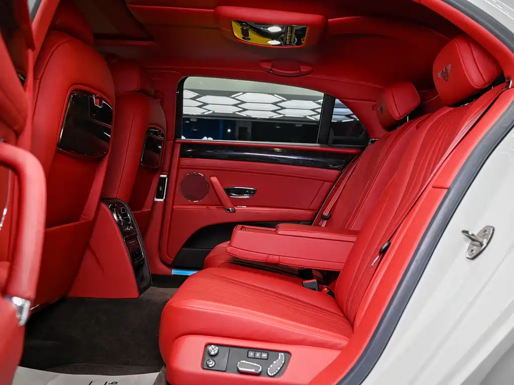 Bentley Flying Spur 2019 — фото 13