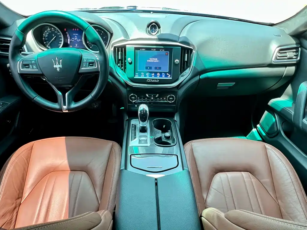 Maserati Ghibli 2015 — фото 11