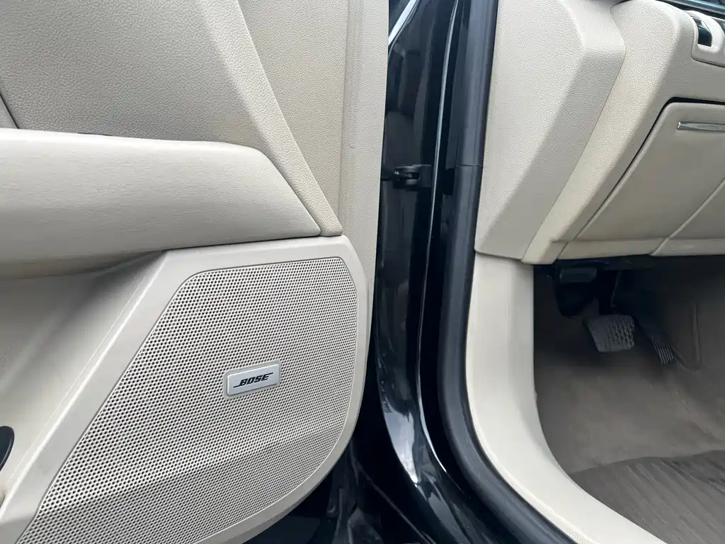Cadillac XTS 2016 — фото 10