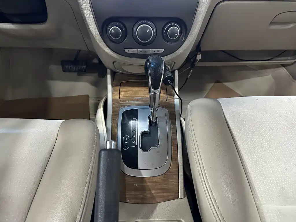 Buick Excelle 2016 — фото 12