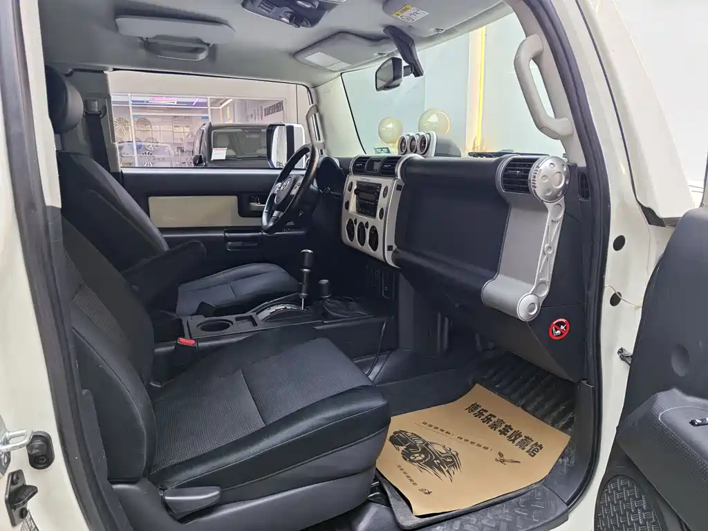 Toyota FJ Cruiser 2019 — фото 17