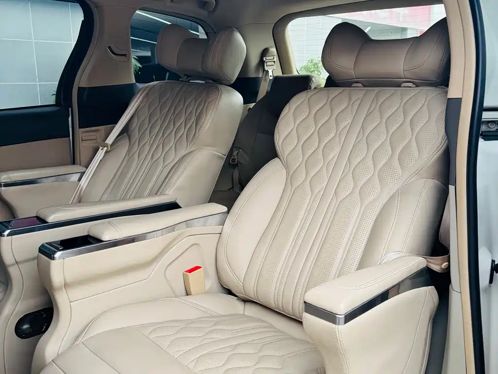 Toyota Previa 2015 — фото 12