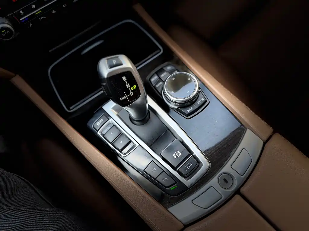 BMW 7 Series 2015 — фото 28