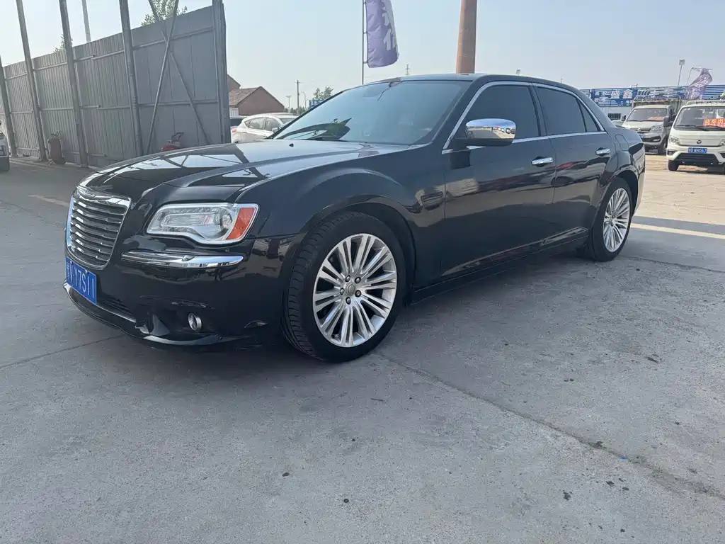 Chrysler 300C 2015 — фото 1