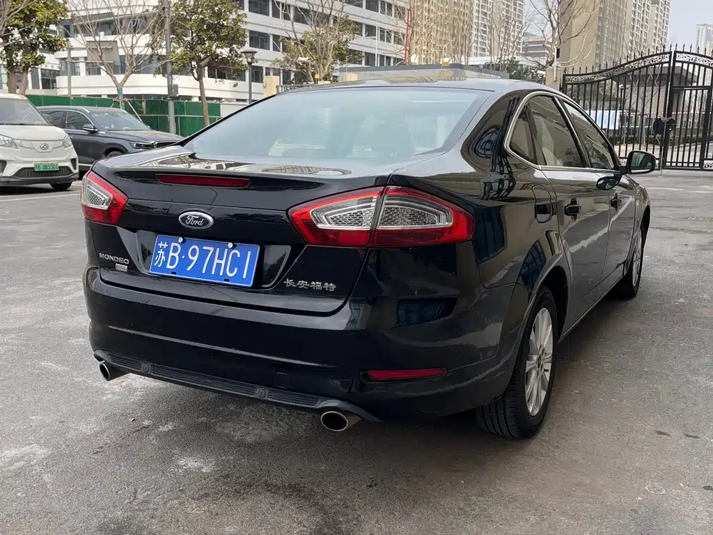Ford Mondeo 2014 — фото 10