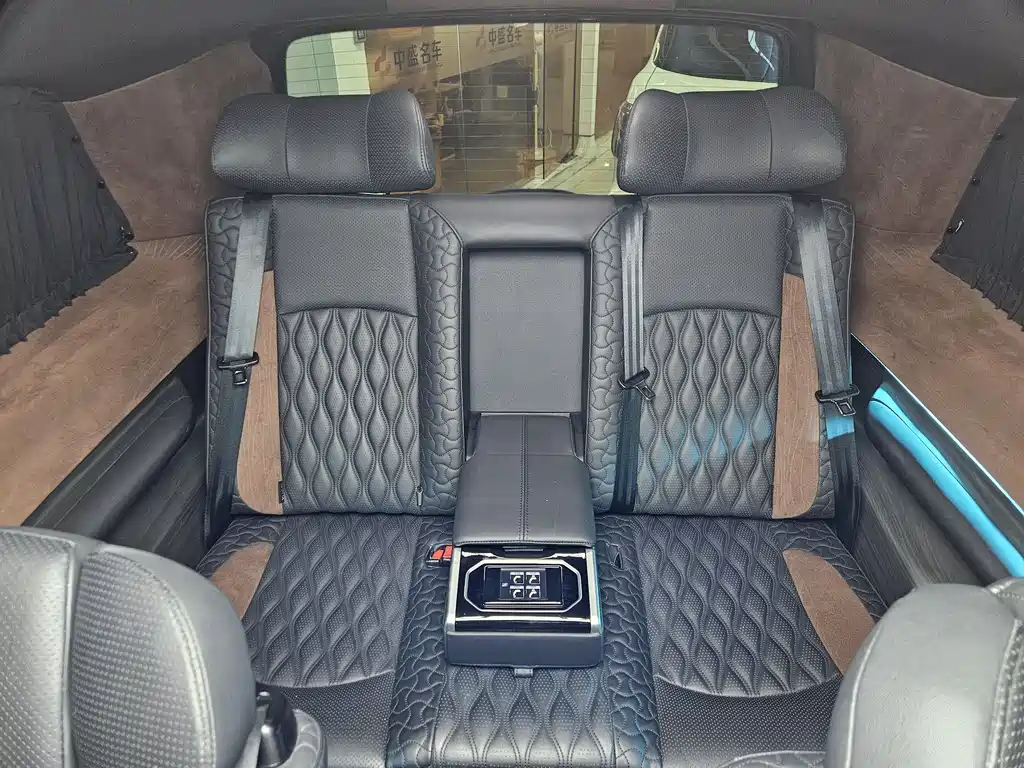 Mercedes-Benz V-Class 2018 — фото 19