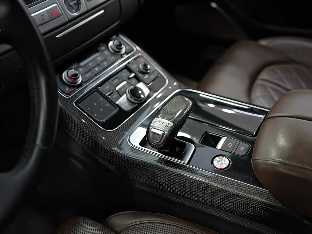 Audi S8 2015 — фото 17