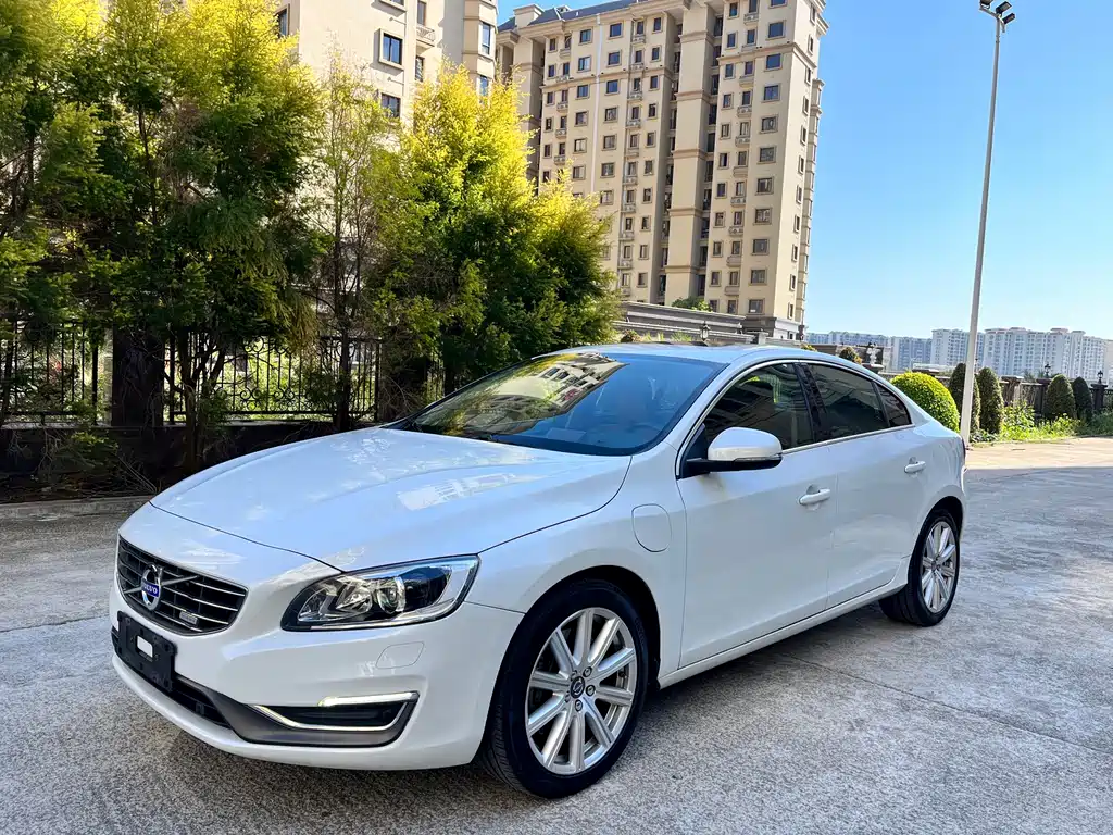 Volvo S60 PHEV 2015 — фото 3