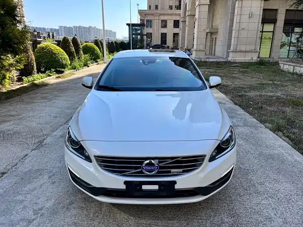 Volvo S60 Plug-In Hybrid 2015