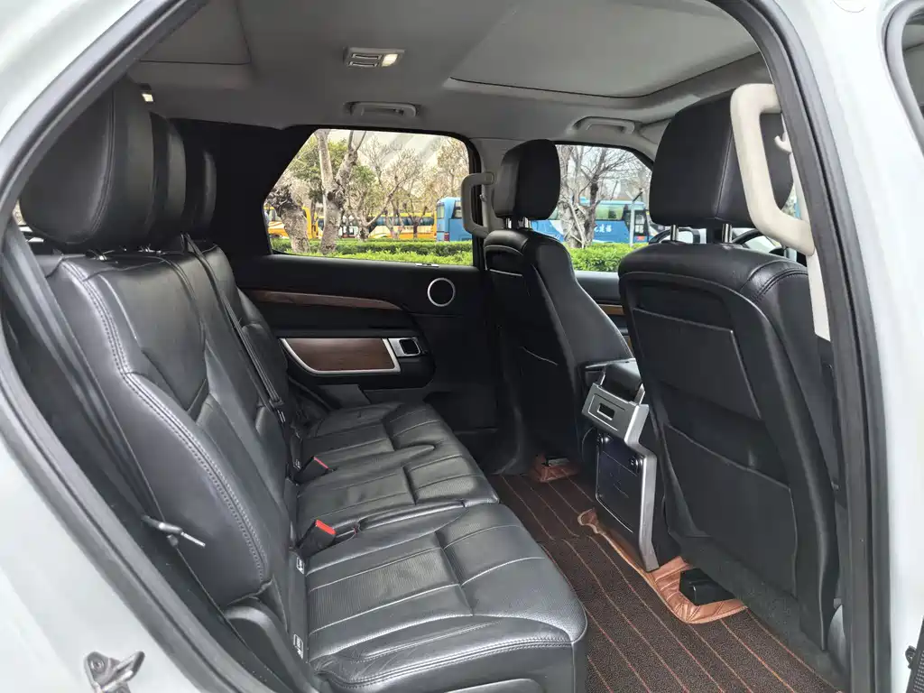 Land Rover Discovery 2019 — фото 12