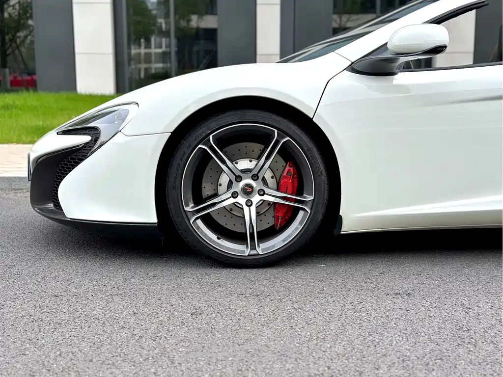 McLaren 625C 2015 — фото 10