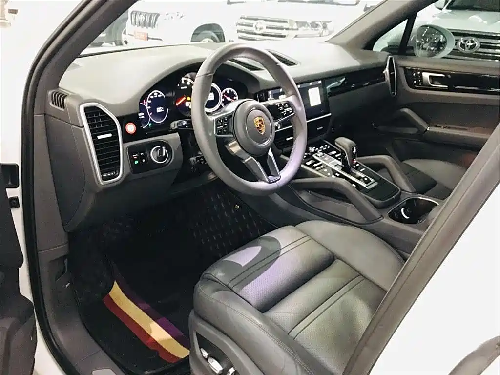 Porsche Cayenne 2020 — фото 9