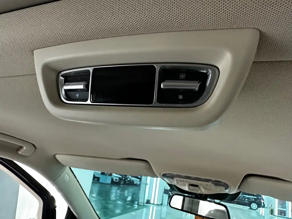 Mercedes-Benz V-Class 2020 — фото 17