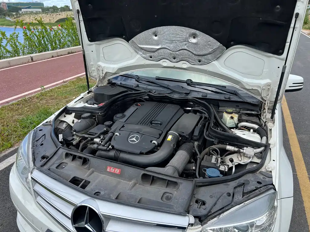 Mercedes-Benz C-Class 2010 — фото 20