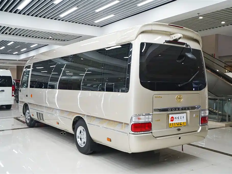 Toyota Coaster 2018 — фото 21