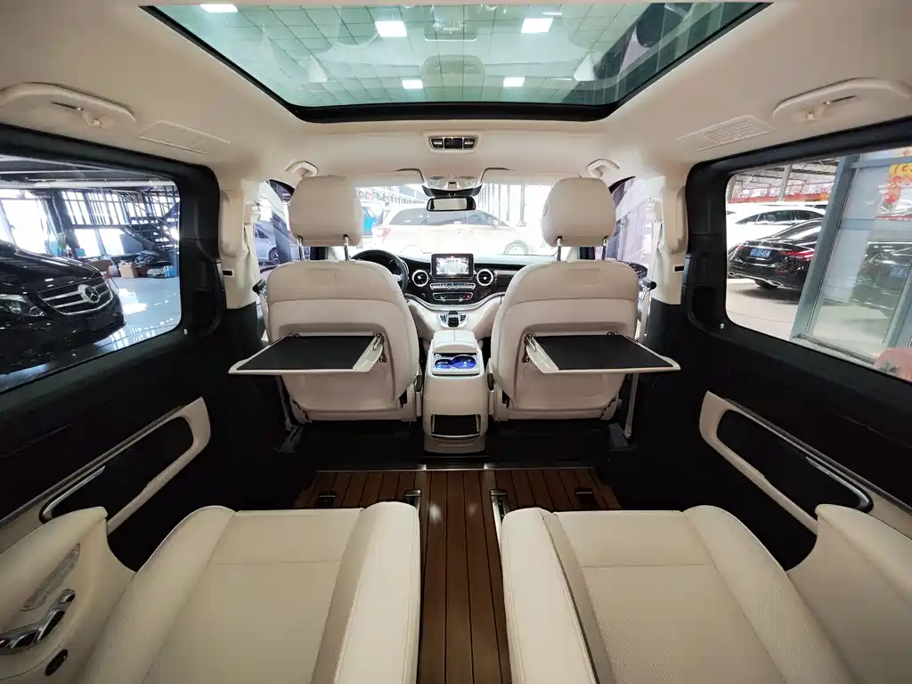 Mercedes-Benz V-Class 2019 — фото 10