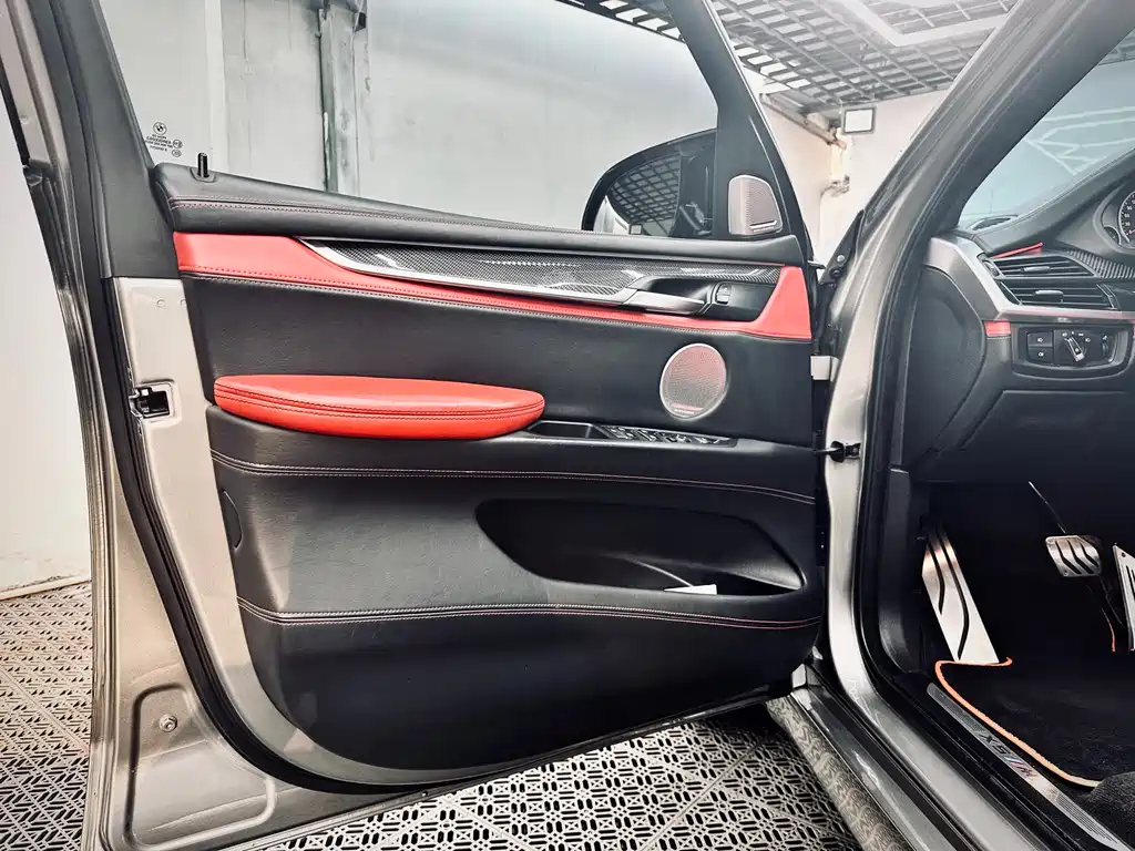 BMW X5 M 2015 — фото 13