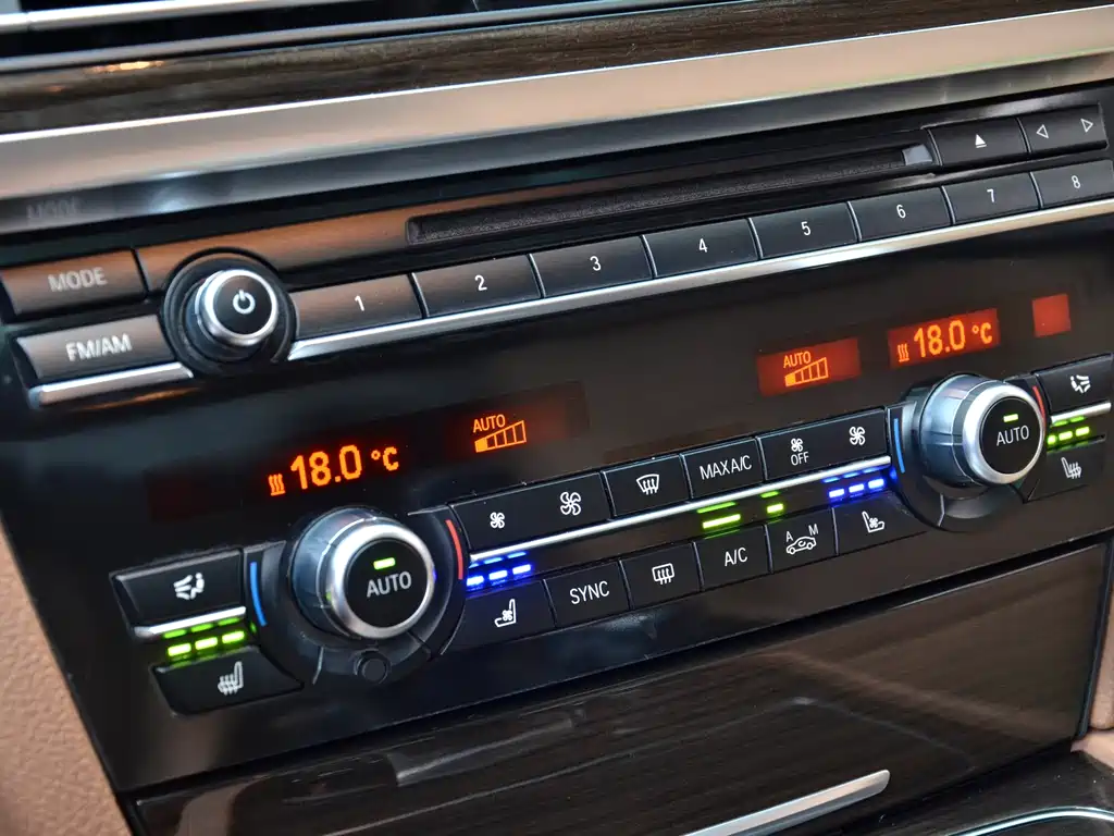 BMW 7 Series 2015 — фото 25