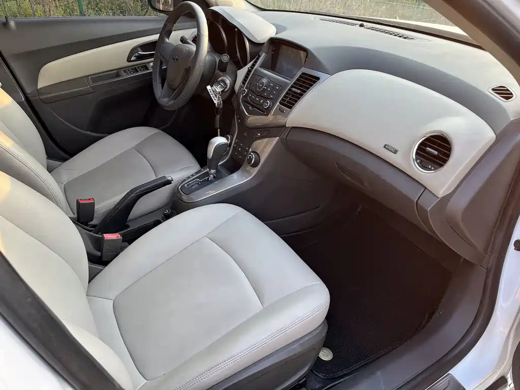 Chevrolet Cruze 2015 — фото 10