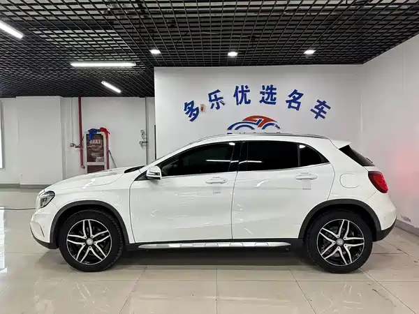 Mercedes-Benz GLA 2015