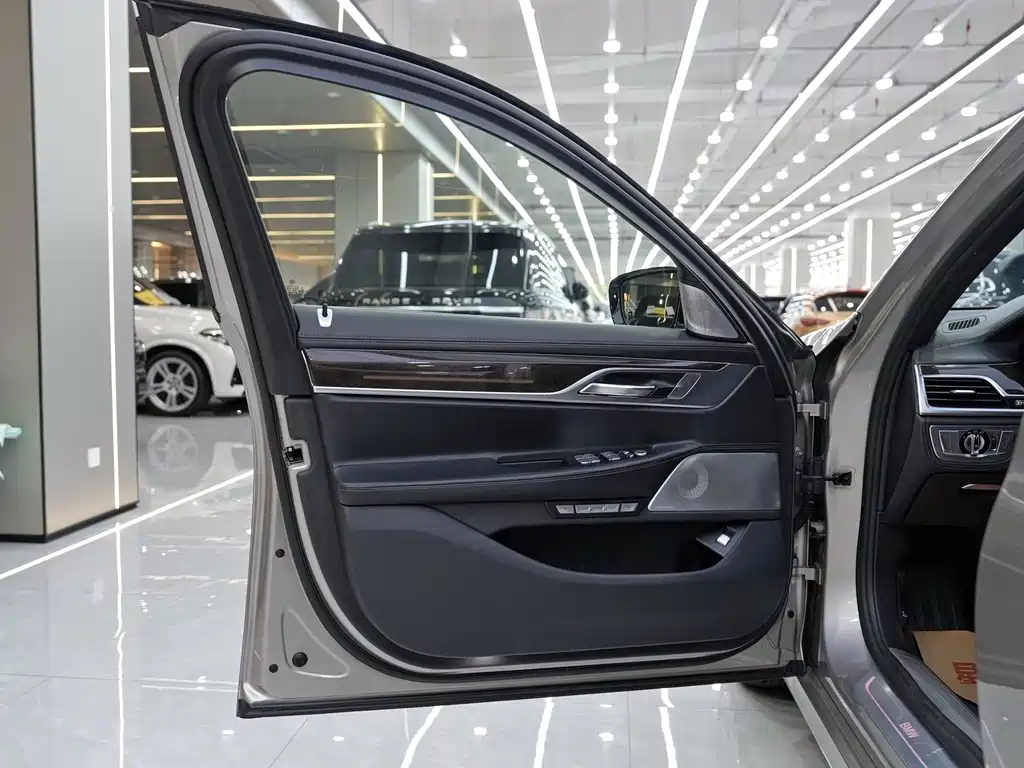 BMW 7 Series 2016 — фото 20
