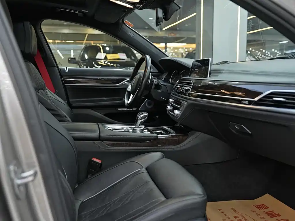 BMW 7 Series 2016 — фото 19