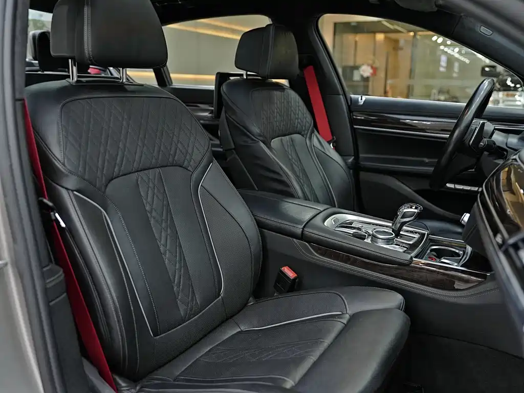 BMW 7 Series 2016 — фото 18