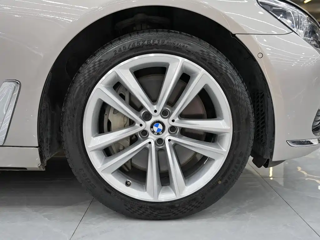 BMW 7 Series 2016 — фото 13