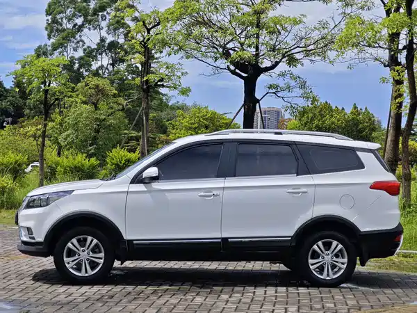 BAIC Huansu S3 2016