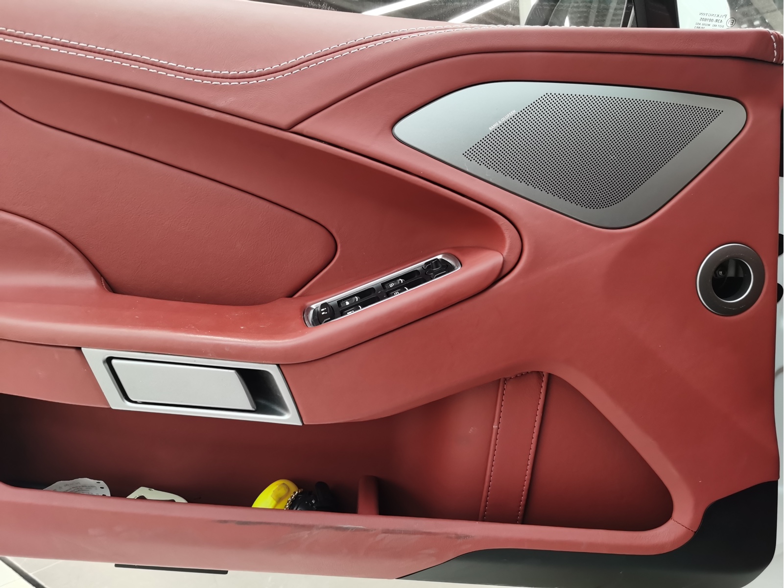 Aston Martin Vanquish 2015 — фото 15