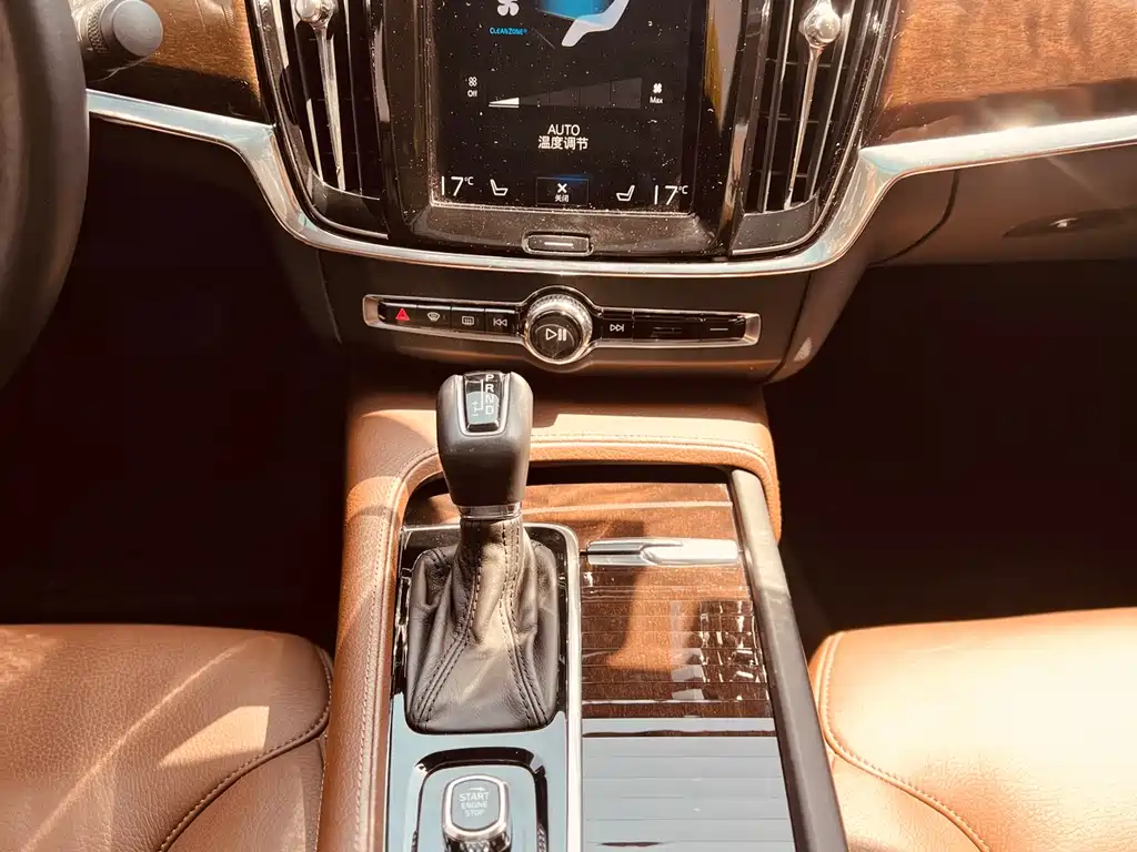 Volvo S90 2017 — фото 12